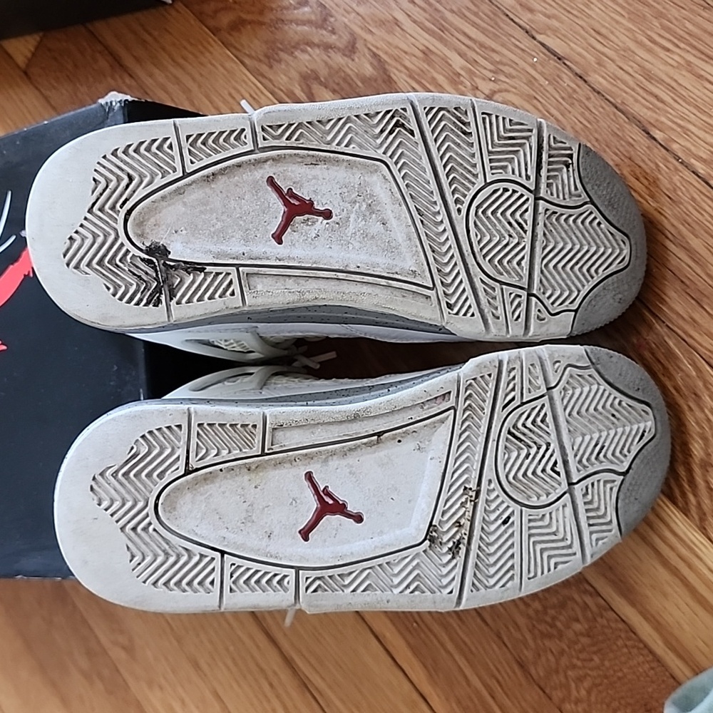 Jordan Air 4 Retro GS White, Red and Grey - Picture 5 of 5